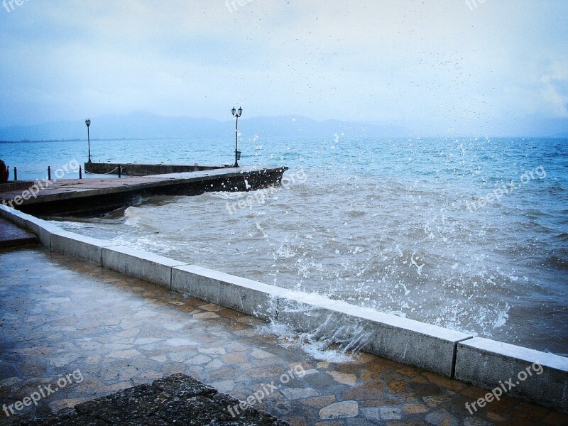 Peer Water Splash Storm Rain