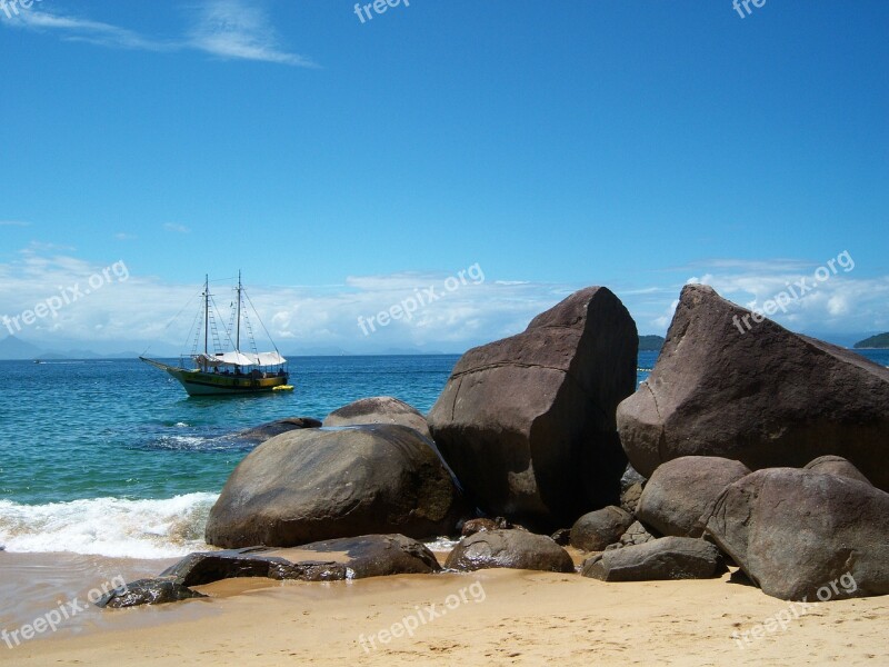 Boat Beach Mar Stones Blue Sky