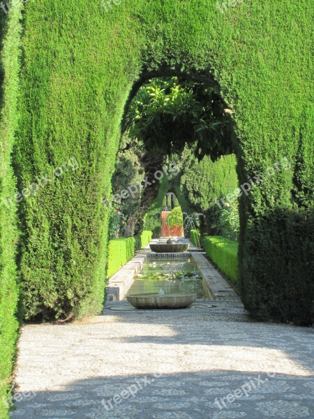 Alhambra Fountain Water Garden Hedges