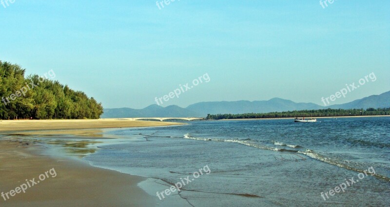 Arabian Sea Beach Waves Forests Blue Waters