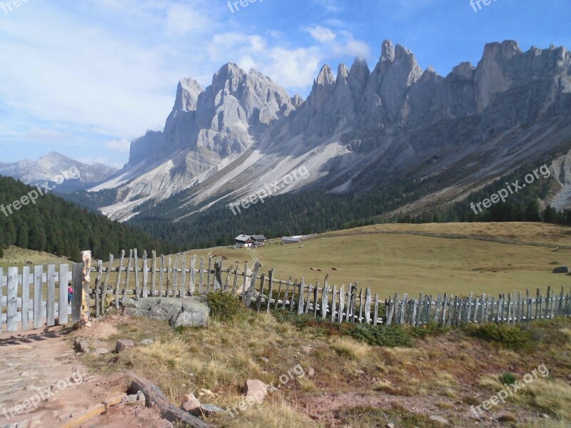 Gruppo Delle Odle Mountains Alps Italy Scenery