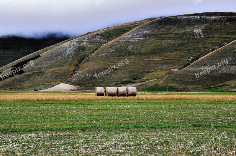 Campaign Hills Hay Bales Italy Amazement