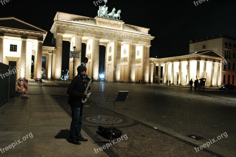 Brandemburska Gate Night Saxophonist Berlin Free Photos