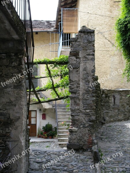 Substantiate Italy Alley Backyard Pergola