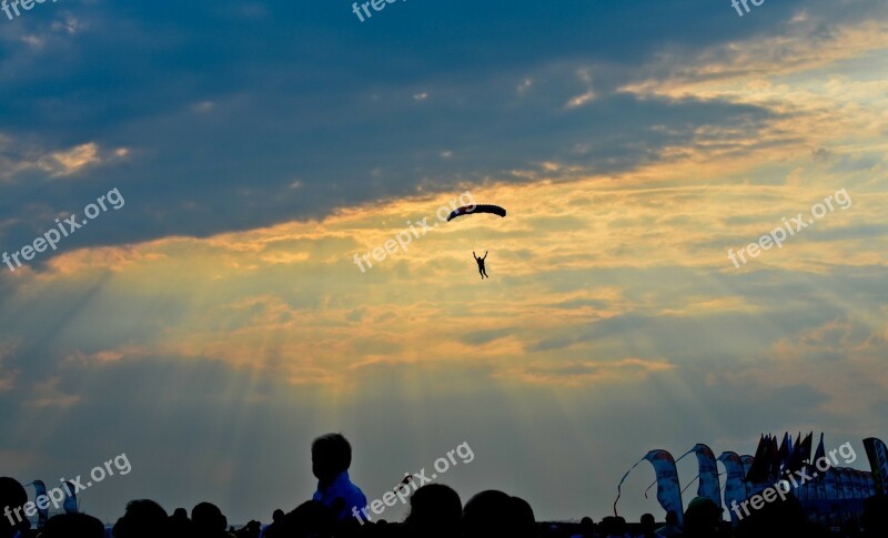 Parachuting Paragliding Parachute Sports Thrilling