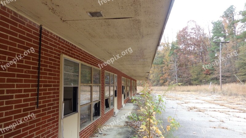 Building Old Abandoned Windows Broke Bricks