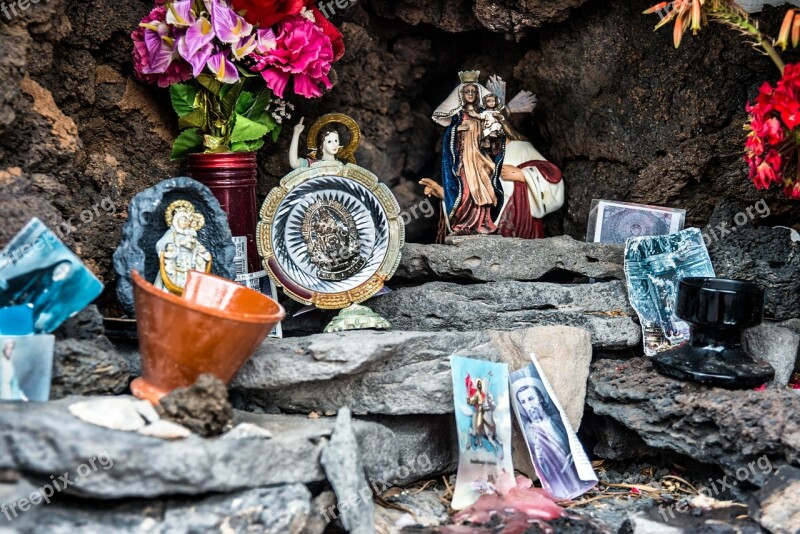 Lanzarote El Golfo Memorial Kitsch Mourning