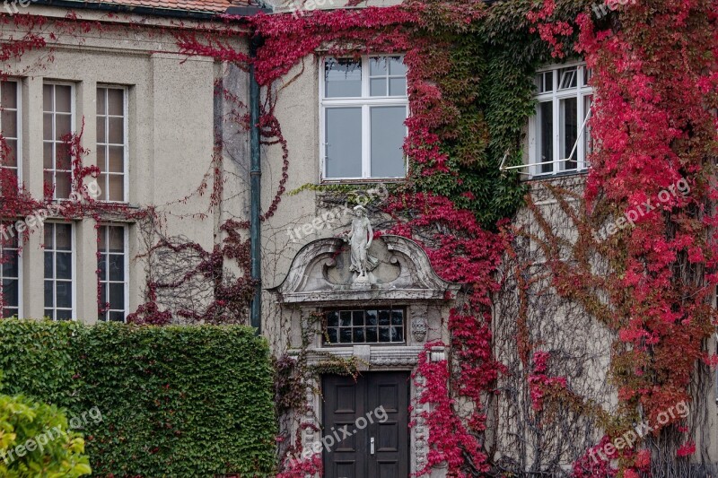 Burgher's House Art Nouveau Architecture 1900 Red