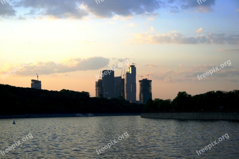 River Water Wide Embankments Centre