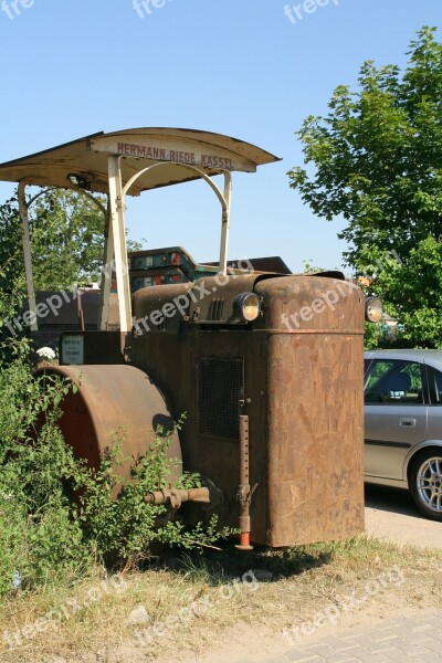 Oldtimer Auto Automobile Steam Roller Rusted