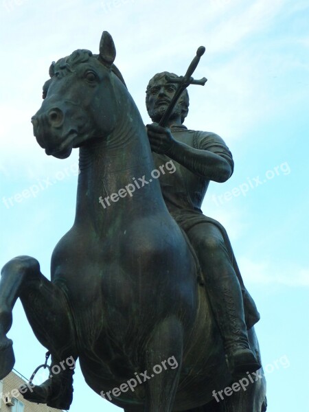 Statue Equestrian Conqueror Explorer Sculpture