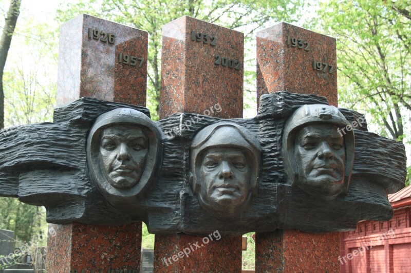 Memorial Cosmonauts Moscow Novodevichy's Graveyard Rust