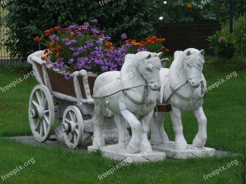 Front Yard Flowers Coach Horses Kitsch