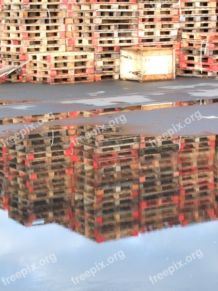 Mirroring Pallets Wood Red Puddle