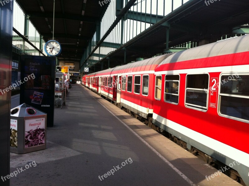 Train Railway Station Stuttgart Free Photos