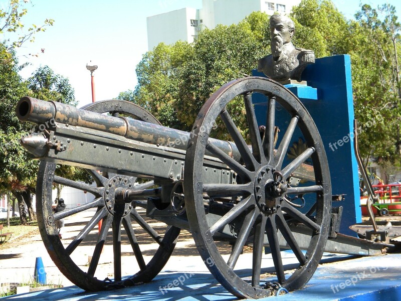 Monument Tourist City Square Old Cannon