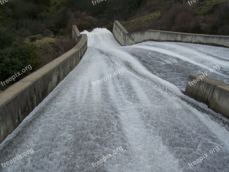 Segovia Dam Pontoon Spillway Water