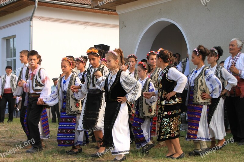 Children Dancing Ensemble Folk Gorj