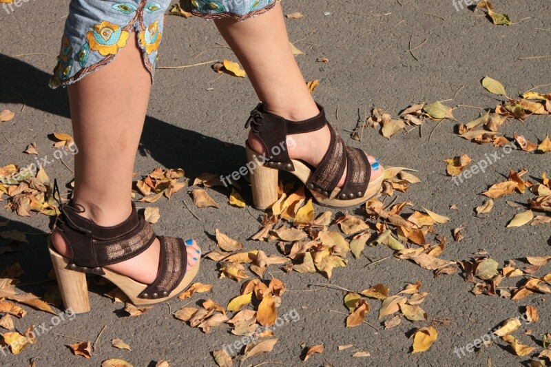 Heels High Hot Leaves Park