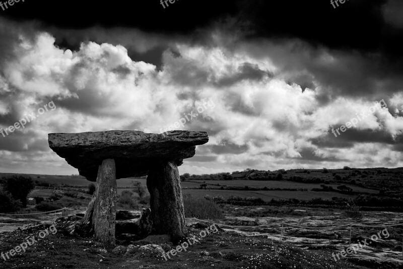 Dolmen Ireland Prehistory Poulnabrone Clare