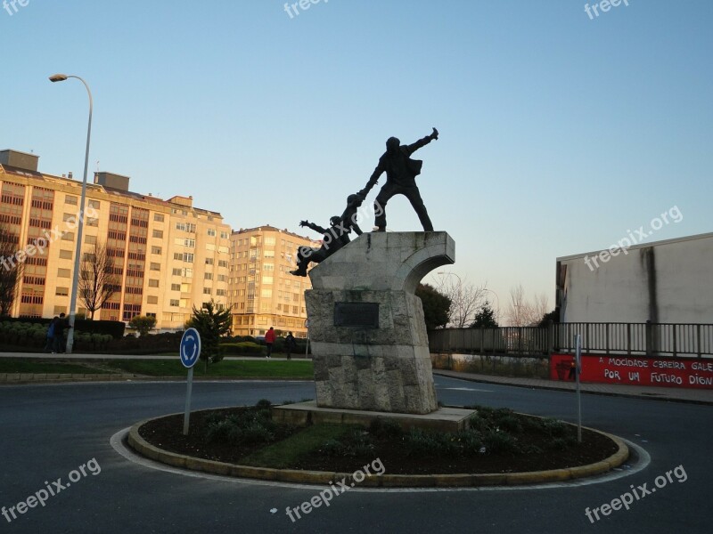 Statue Sculpture Iron Bronze Roundabout