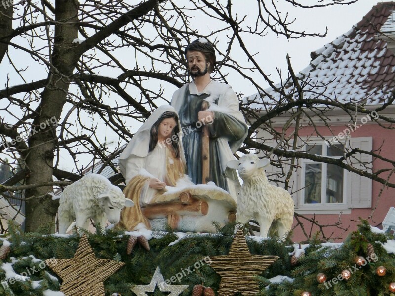 Weihnachtasmarkt Statue Maria Joseph Jesus