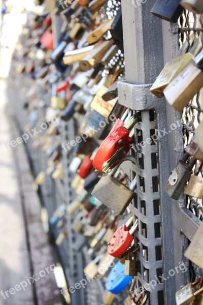 By Wlodek Castle Metal Closed Metallic