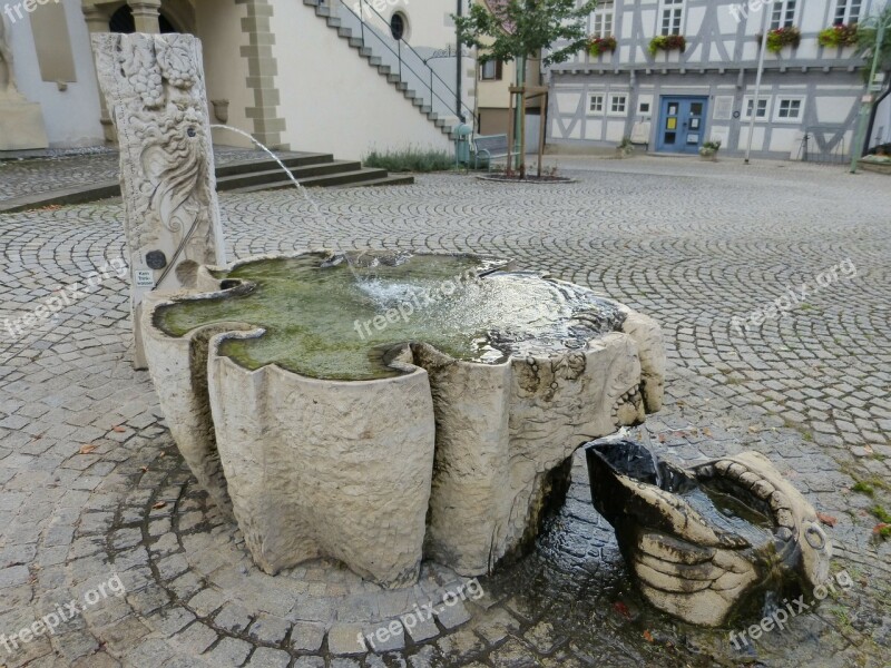 Fountain Water Monument Drink Wet