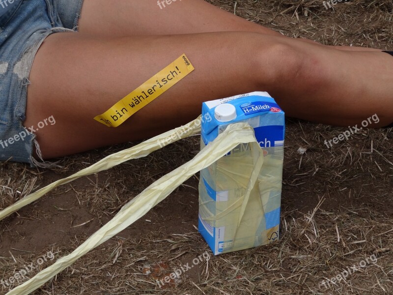 Hurricane Music Festival Audience Woman Legs