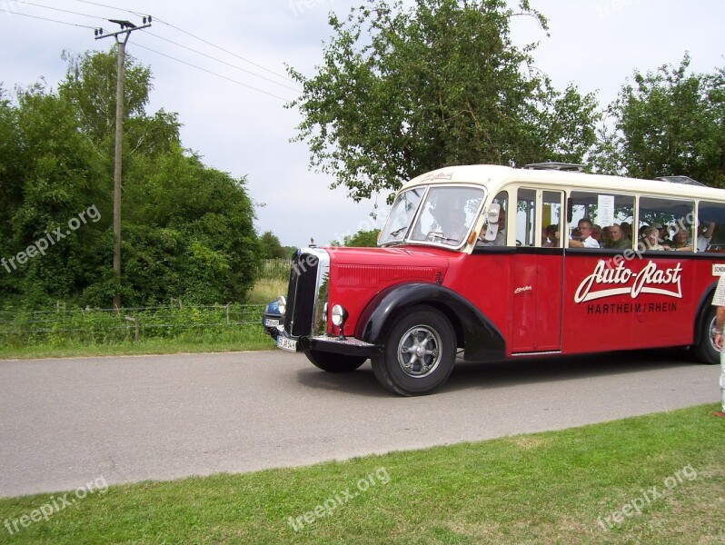 Nostalgia Bus Travel Vacations Schloss Hartheim