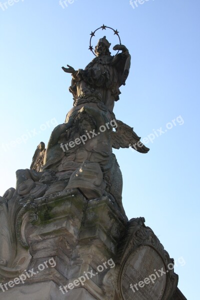 Statue Wreath Landmark Monument Free Photos