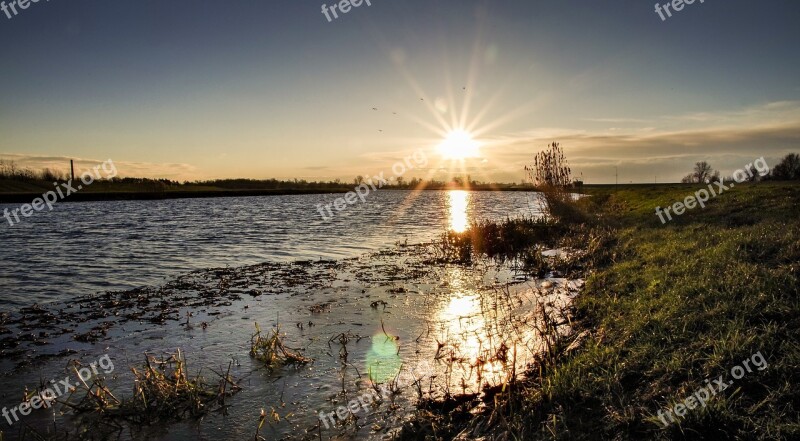 Sunrise Over The River River Dawn Spring Rays Of The Sun