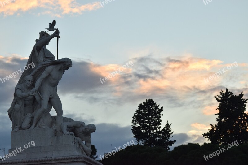 Centre Rome Victorian Statues Backlight Towards Sunset Shooting With Nikon 5300