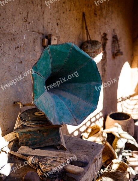 Craft Tradition Gramophone Wood Morocco