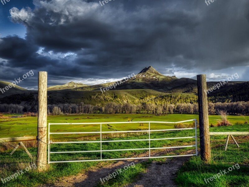 Squaw Mountain Ranch Farm Gate Fence