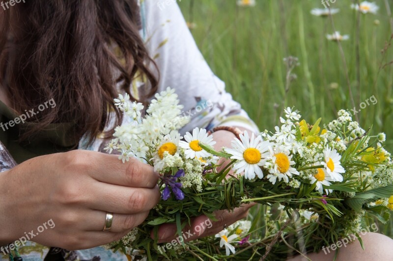 Wreath Meadow Girl Field Grass