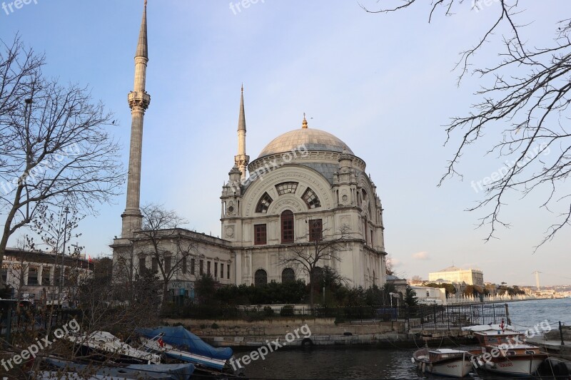 Istanbul Throat Dolmabahçe Boat V