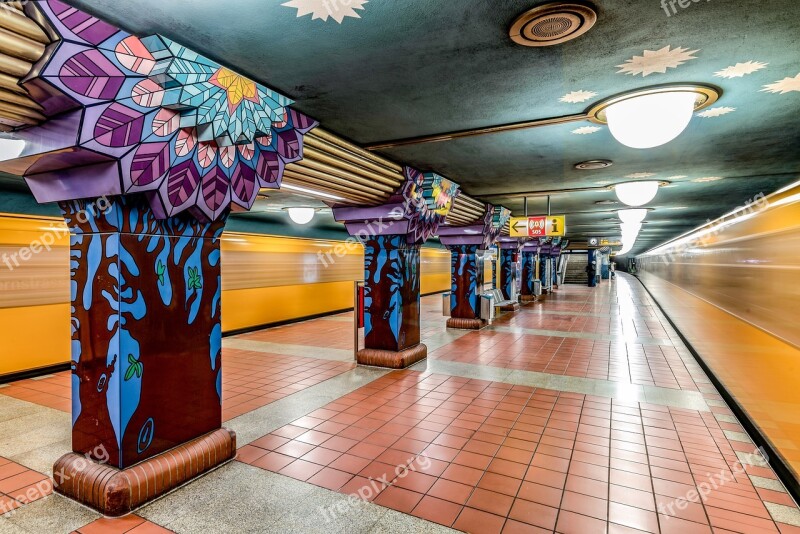 Berlin Metro Paul Star Road Ubahn Train