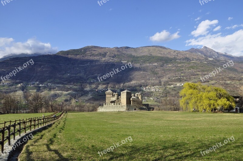 Valle D'aosta Castle Prato Spring Park