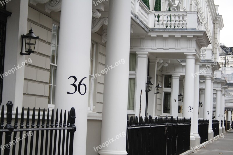 London Numbers Columns White Black