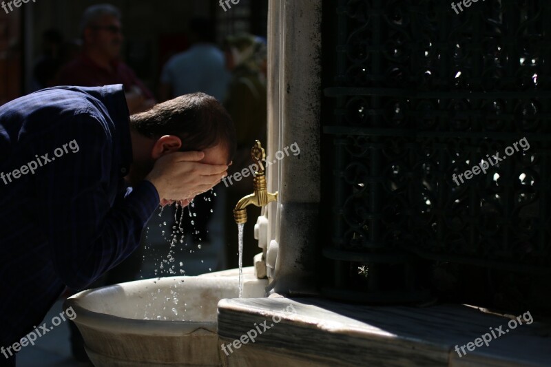 Tap Fountain Eyüp Sultan Istanbul Boat