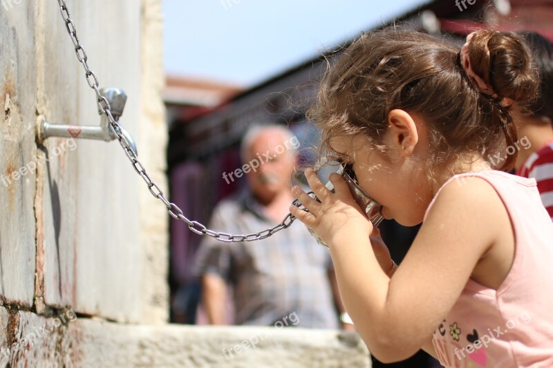 Water Tap Child Fountain Chain