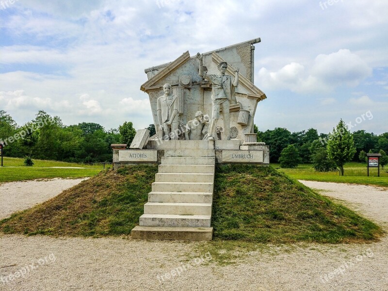 Pan-european Picnic Monument Statue Park Sculpture