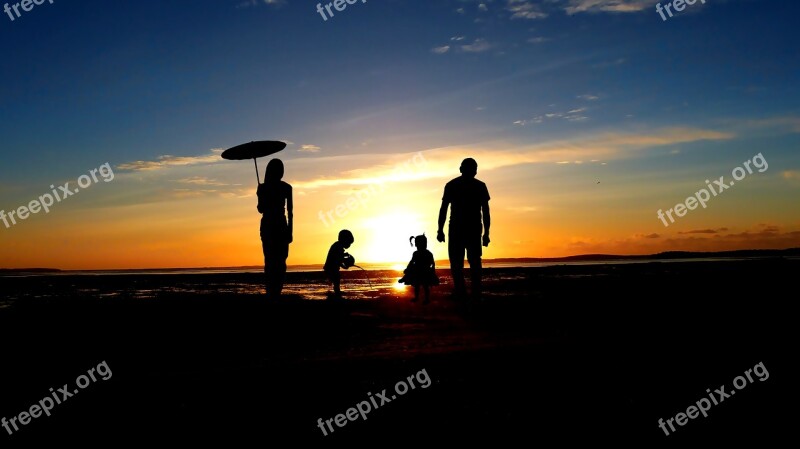 Sunset Family Promenade Set Silhouette