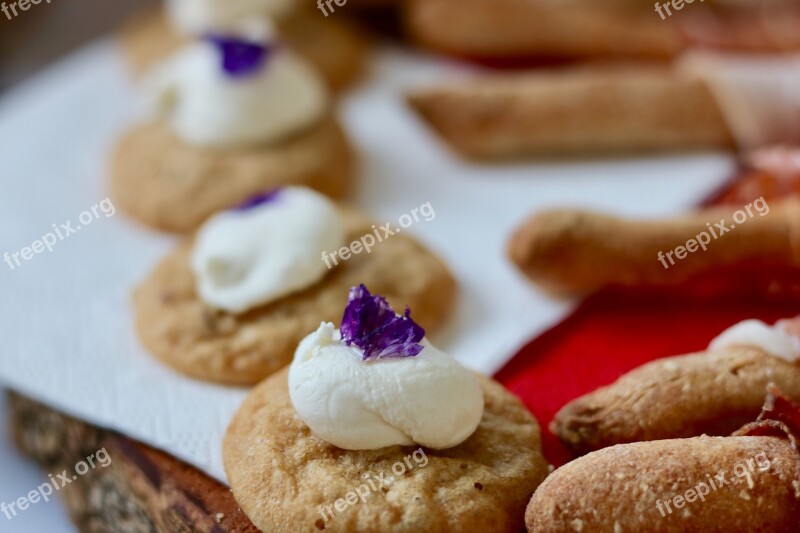 Chunks Crispy Bread Flowers Cream Cheese Reception