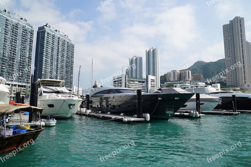 The Good Life Aberdeen Harbour The Contrast Of Modern Traditional Harbor Traffic Hong Kong