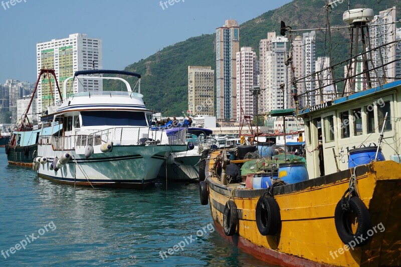 The Good Life Aberdeen Harbour The Contrast Of Modern Traditional Harbor Traffic Hong Kong