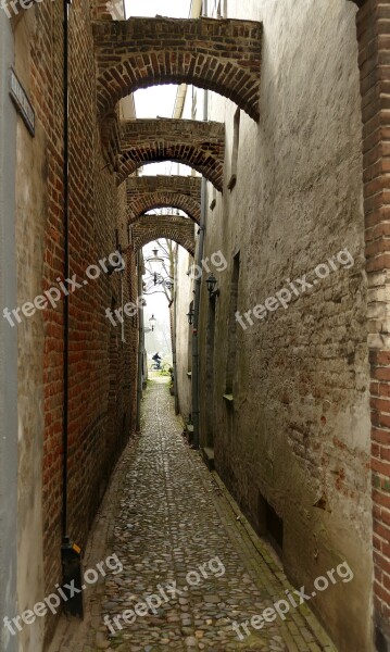 Rose Passage Corridor Narrow Arc