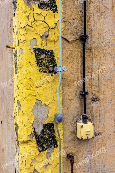 Yellow Black Wall Limit Cable