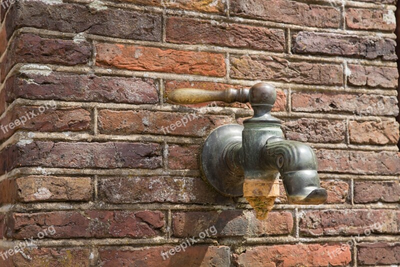 Faucet Water Tap Outdoor Old History